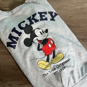 Women’s H&M Mickey Mouse crew neck sweatshirt. Size small. Slight crop fit.